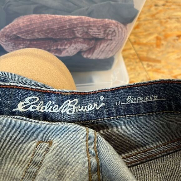 Eddie Bauer women’s light wash boyfriend jeans Specially Dyed size 8 - Picture 2 of 4